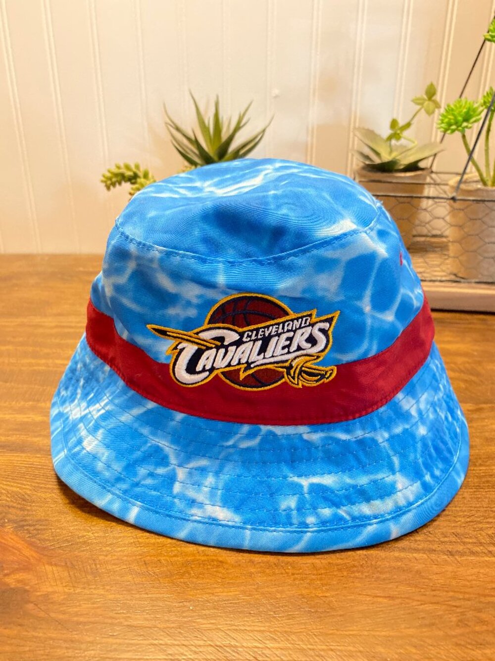Mitchell & Ness - Cleveland Cavaliers Surf Camo Bucket Hat S/M NBA (NWT)